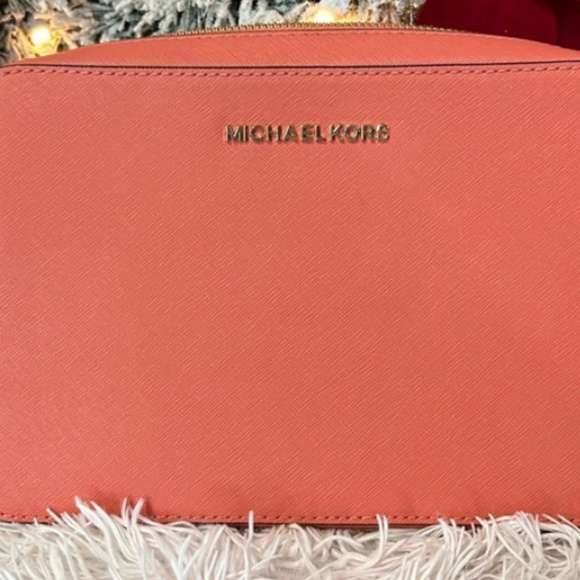 Like new Authentic Michael Kors Crossbody bag - Picture 2 of 9